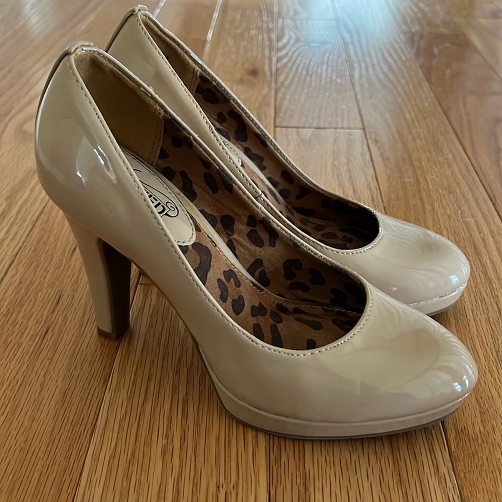 Nude Color Heels Size 6